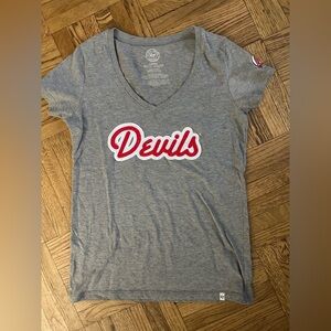 New Jersey Devils Women’s 47 Brand V neck Shirt - Large - NEW